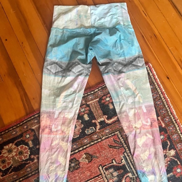 lTeeki aztez geometric print leggings small - Picture 3 of 4